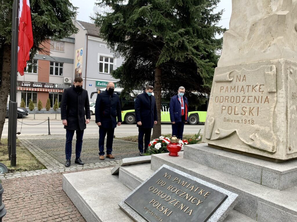 Na zdjęciu Zarząd Kopalni Soli "Wieliczka" S.A.: Prezes Zarządu Paweł Nowak (drugi od prawej), Członkowie Zarządu Maciej Kowalcze (drugi od lewej) i Jarosław Malik (pierwszy po prawej) oraz Dyrektor Biura Spółki Tomasz Broniowski (pierwszy po lewej)