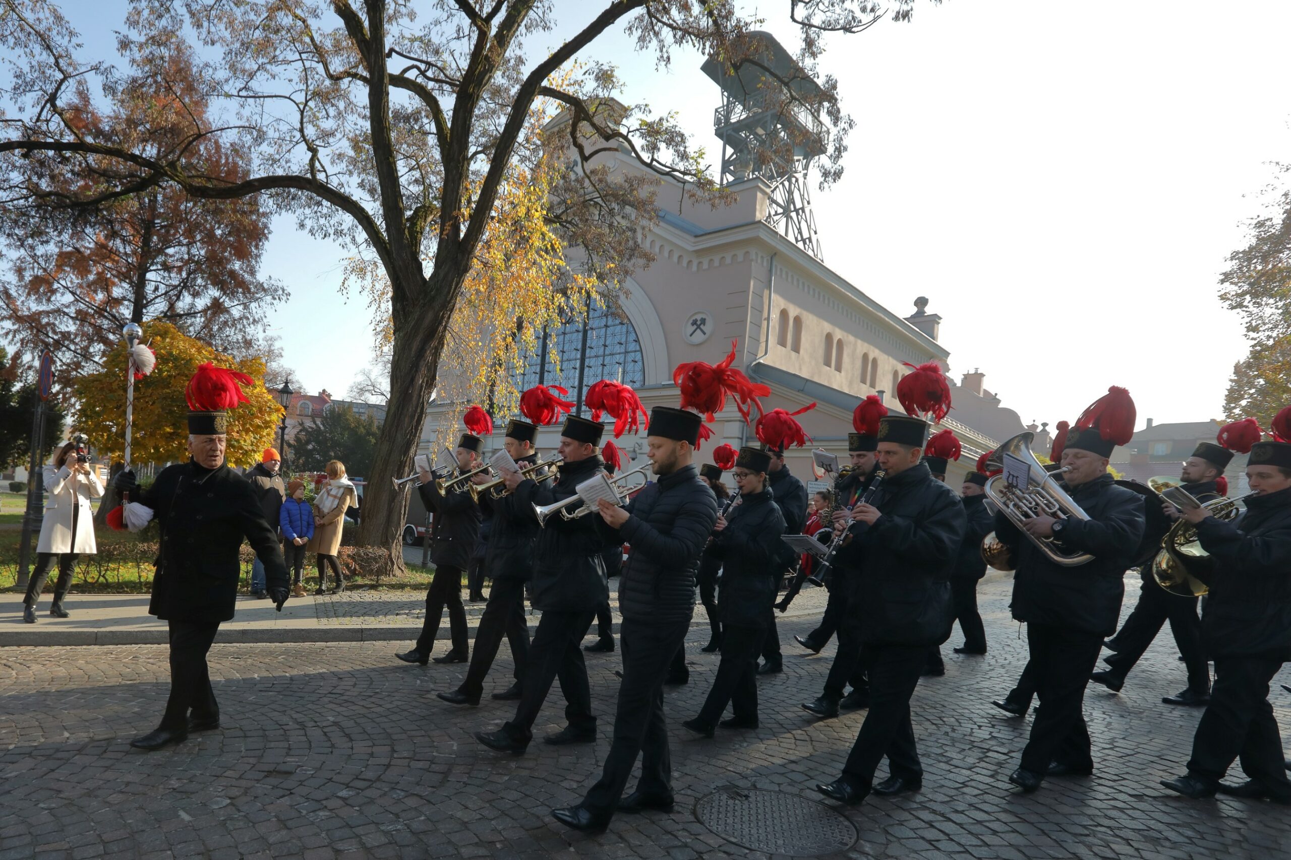 Orkiestra dęta kopalni w pochodzie