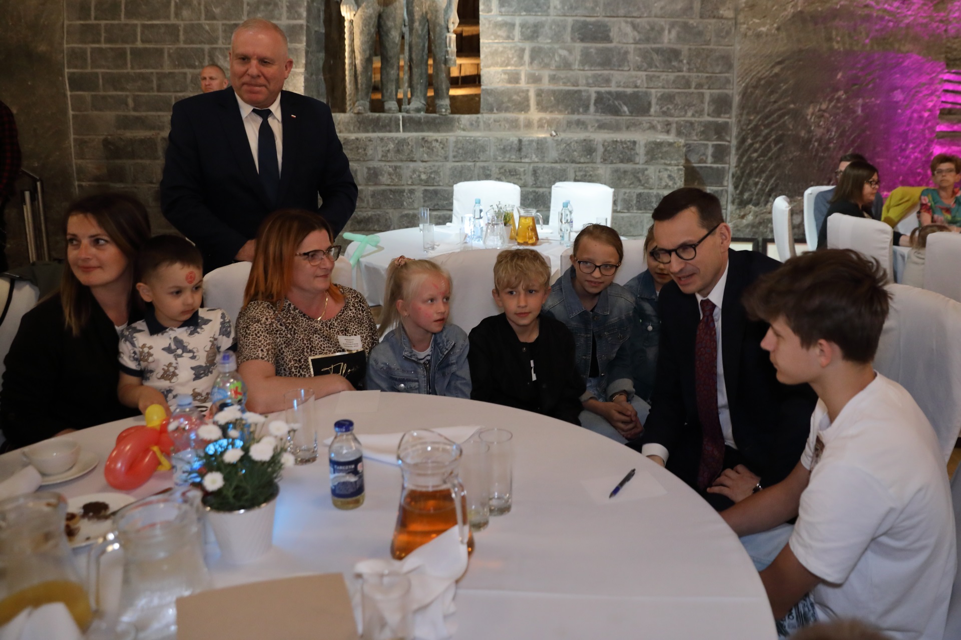 Premier rozmawia z dziećmi