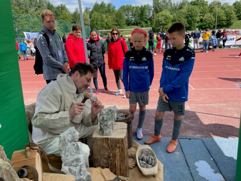 Rzeźbienei w soli podczas Salt Mine Cup