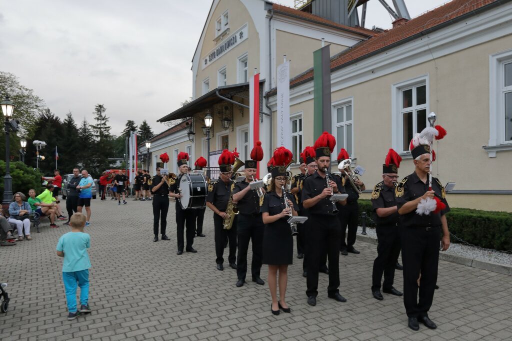 orkiestra dęta kopalni podczas biegu żupnego