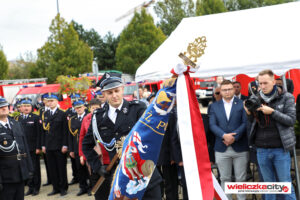 Prezes Tomasz Broniowski z nowym sztandarem OSP Wieliczka