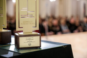 Złota statuetka - nagroda dla Osobowości Roku