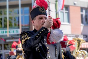 Kapelmistrz Antoni Majerski podczas dyrygowania orkiestrą