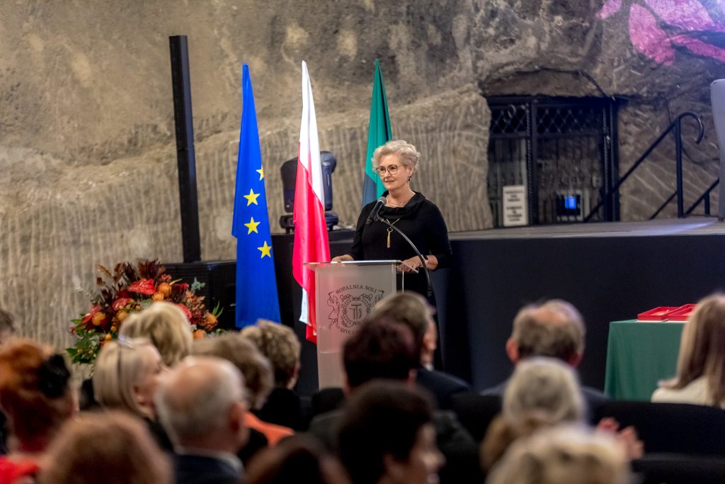 Wicewojewoda Elżbieta Achinger podczas przemówienia