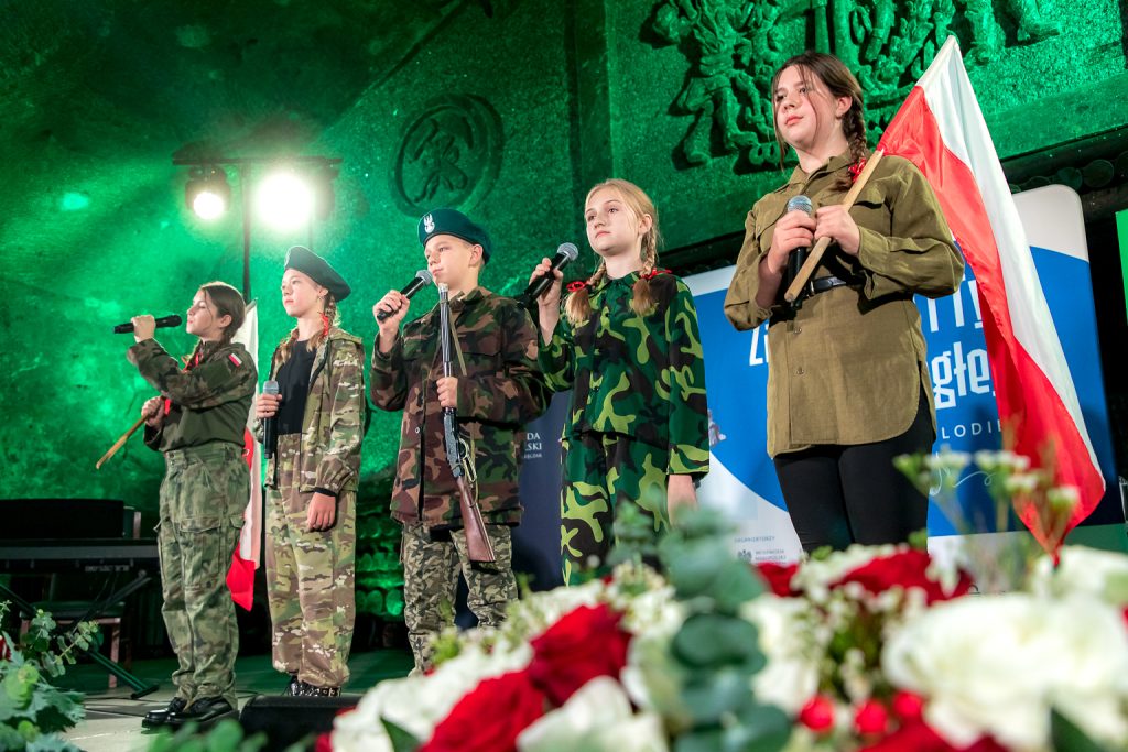 Laureaci podczas występu