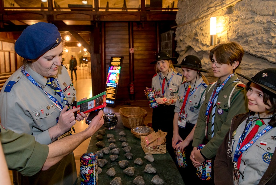 stanowisko z solnymi sercami