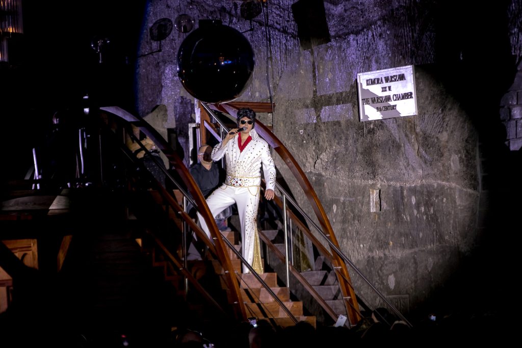 Elvis na schodach w komorze Warszawa