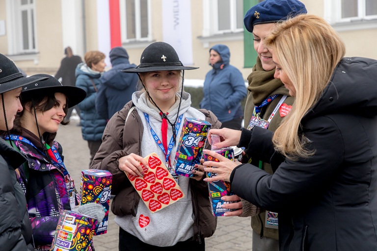 wolontariusze przed szybem Daniłowicza