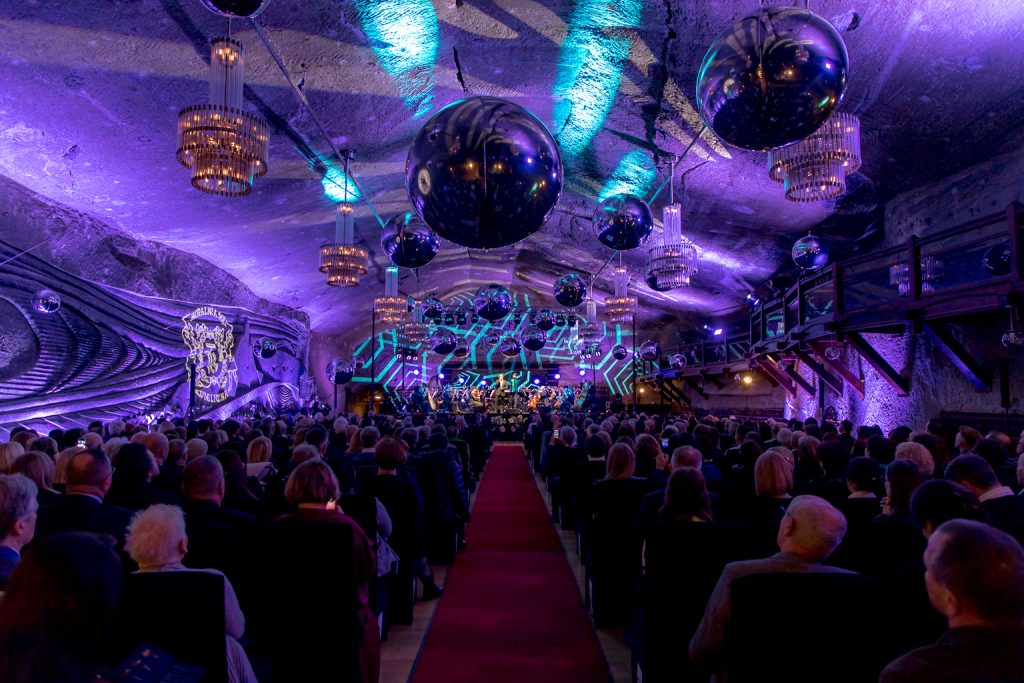 Ogólny widok na komorę Warszawa - publiczność, w głębi scena