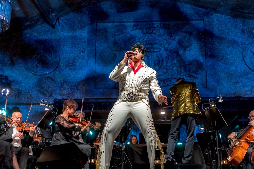 Elvis na scenie
