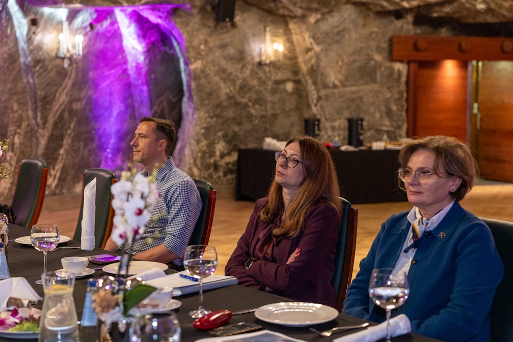 Uczestnicy śniadania prasowego. Zbliżenie