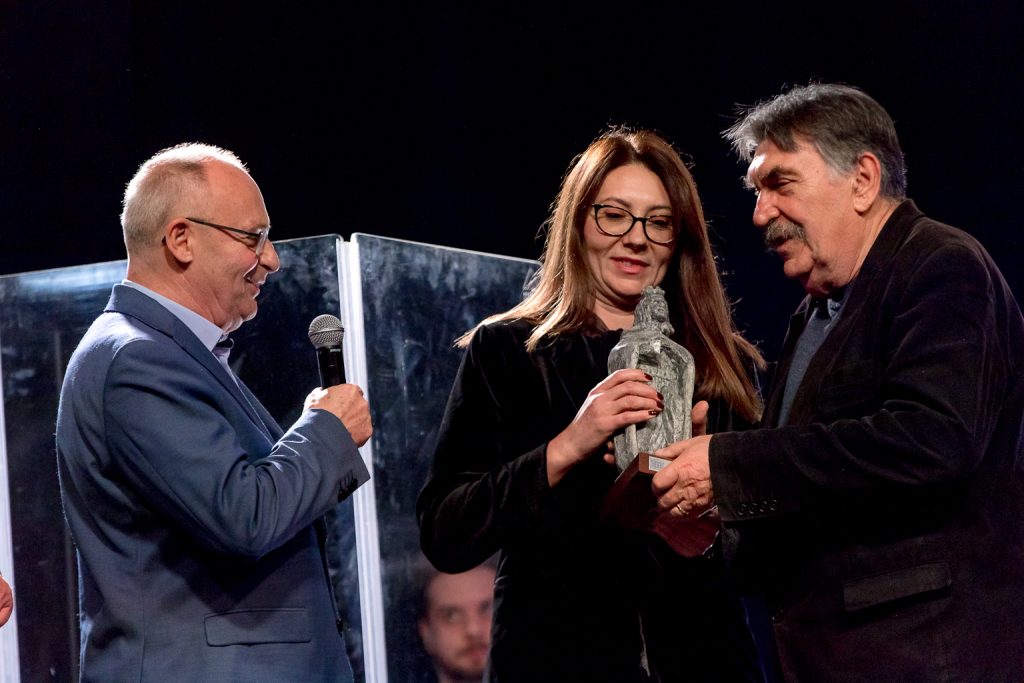 Solna rzeźba dla artysty