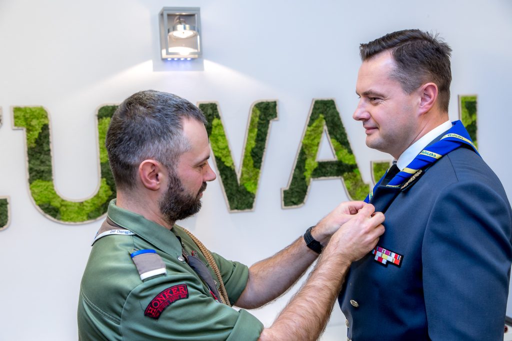 Prezes Sadkiewicz odznaczony przez harcmistrza Walkowiaka