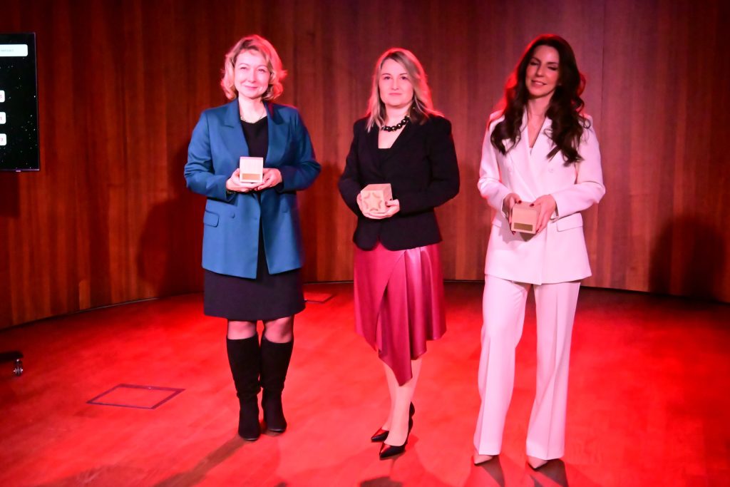 Laureaci - pamiątkowe zdjęcie