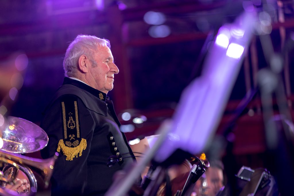 Jan Iskra. Zbliżenie