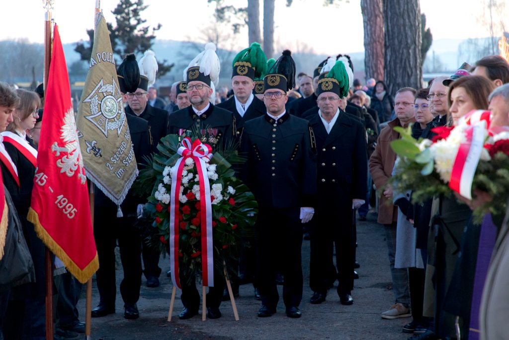 Delegacja górników z wieńcem