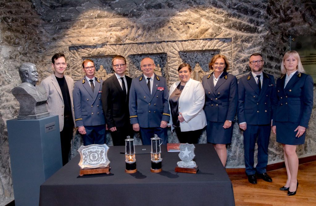 Uczestnicy kameralnego spotkania w komorze Górniczego Dziedzictwa